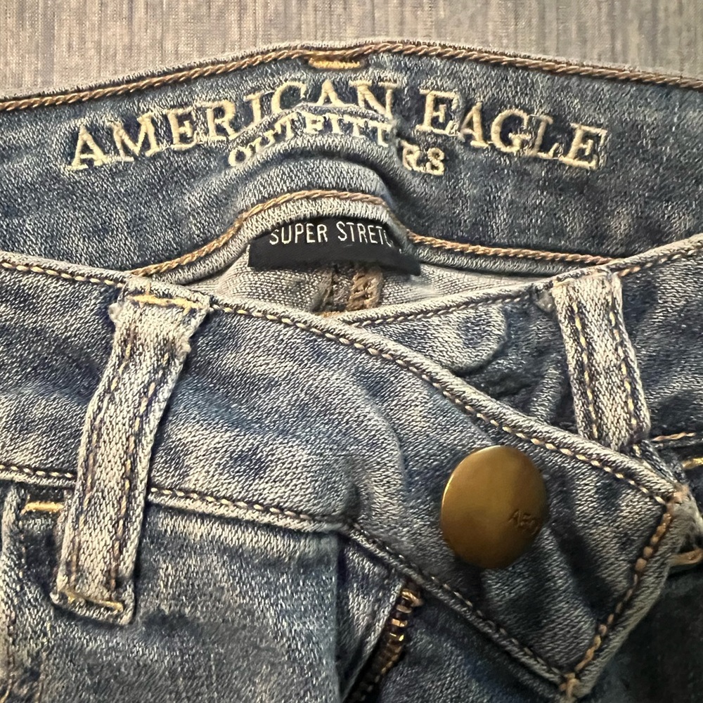 2/$25 American Eagle Women’s Size 4 Long Super Stretch Skinny Denim Jeans